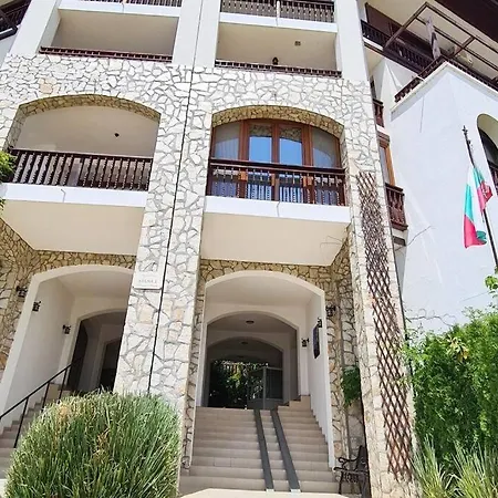 Apartment 30 Meter Vom Strand Schoenes In Einer Geschlossenen Anlage Sveti Vlas